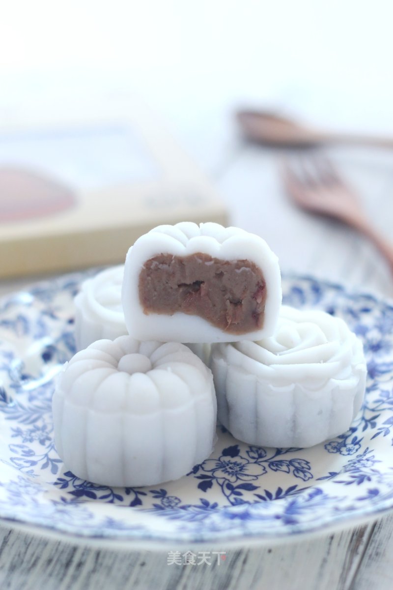 Snowy Mooncakes with Rose Chestnut Paste recipe
