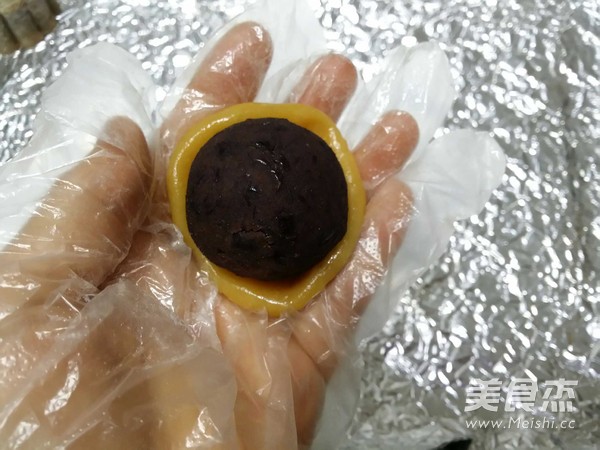 Red Bean Egg Yolk Mooncake recipe