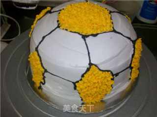 Lg’s Birthday Cake @@ Attach A Detailed Illustration of How to Make A Chocolate Sponge Cake and Decorate The Football Shape~~football Cake recipe