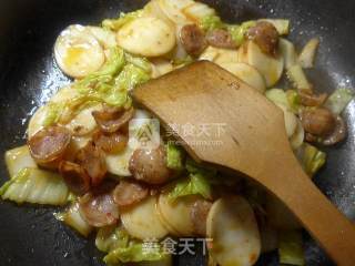 Stir-fried Rice Cake with Spicy Sausage and Cabbage recipe