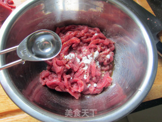 Stir-fried Shredded Beef with Coriander recipe