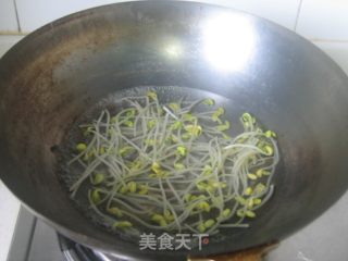 [jianjiang Noodles, Made in A Pattern] Fried Rice Noodles with Peanuts recipe