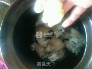 Kelp and Water Chestnut Pork Knuckle Soup recipe
