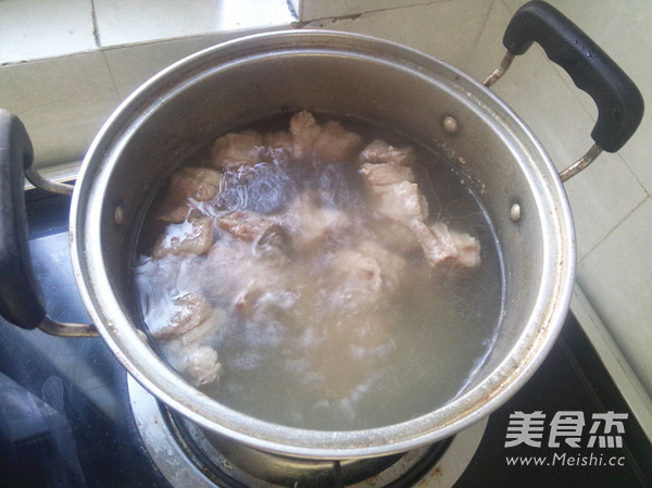 Cantonese Soup with Seaweed and Spare Ribs Soup recipe