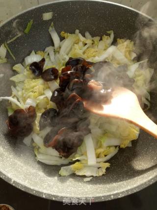 Stir Fried Fungus with Cabbage recipe