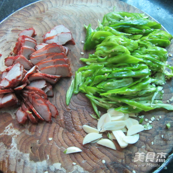 Stir-fried Barbecued Pork with Green Pepper recipe