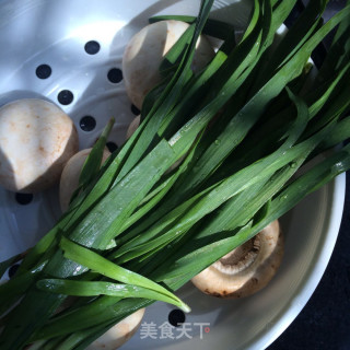 Stir-fried Mushrooms with Leek recipe