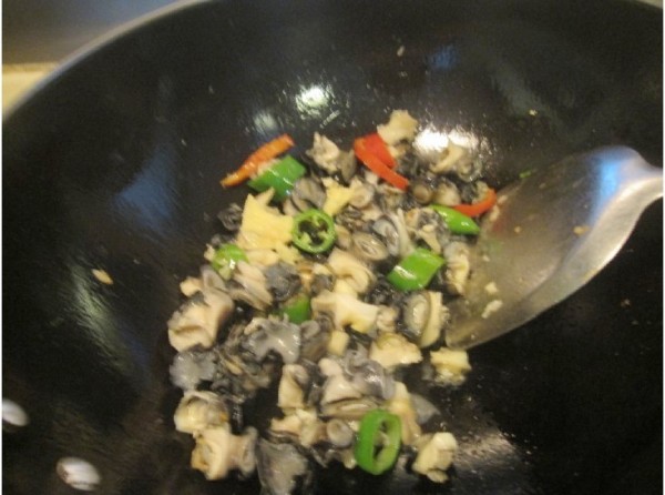 Stir-fried Escargot with Double Pepper recipe