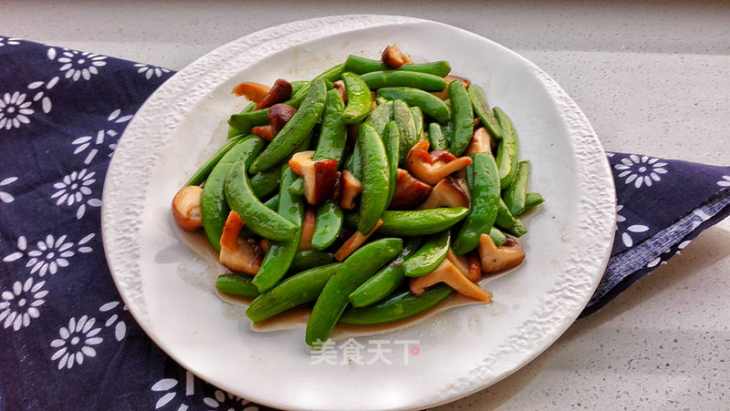 Stir-fried Sweet Beans with Shiitake Mushrooms recipe