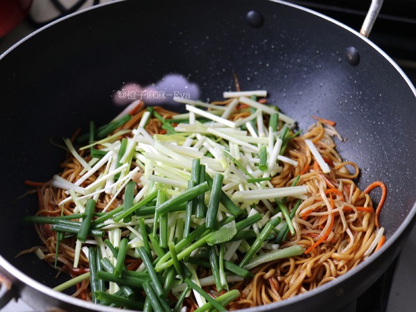 Fried Noodles with Shredded Beef recipe