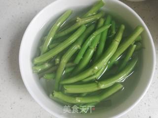 Stir-fried Convolvulus Stems Fragrant and Dried recipe