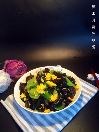 Scrambled Eggs with Black Fungus and Lettuce