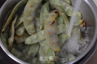 Stir-fried Eyebrow Peas with Pork Belly, A Strong Home Taste recipe