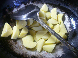 Fried Potatoes with Shrimp and Pickled Vegetables recipe