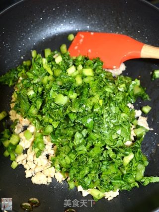 Griddle with Minced Pork and White Radish Leaves recipe