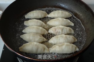 【leek Stuffed Pork Pot Stickers】——one of The Most Popular Breakfast recipe