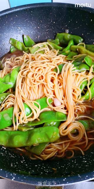 Braised Noodles with Beans recipe