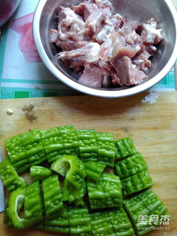 Bitter Gourd Pork Ribs Soup recipe