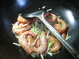 Fried Shrimp with Leek Sprouts recipe