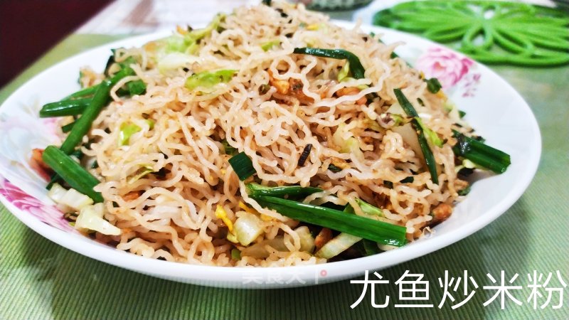 Fried Rice Noodles with Squid
