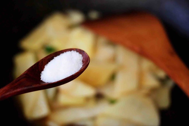 Fried Sea Prawns with Potato Chips recipe