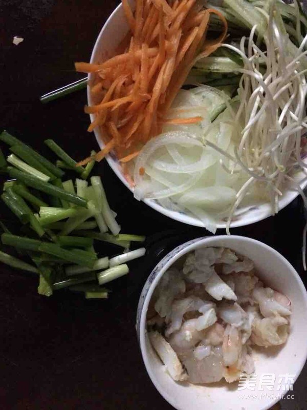 Fried Noodles with Seafood recipe