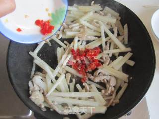 Stir-fried Shredded Pork with Pickled Pepper and Cold Potato recipe