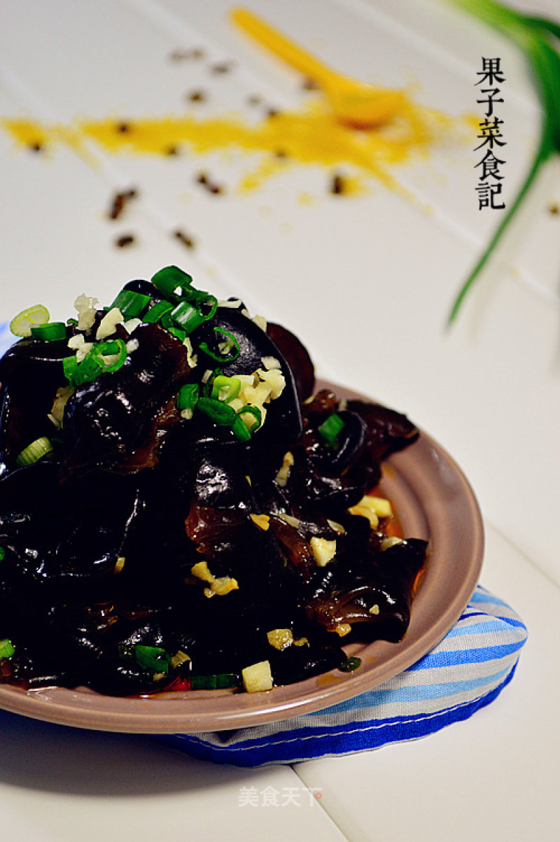 Scallions Mixed with Fungus recipe