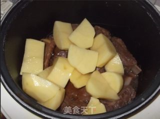 Rice Cooker is Delicious and Braised Pork Ribs with Potatoes recipe