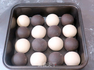 It Has A Simple and Fashionable Atmosphere [black and White Piglet Squeezes Steamed Buns] recipe