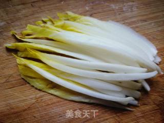 #团圆饭# Magnolia Vegetables with Garlic Spicy Sauce recipe