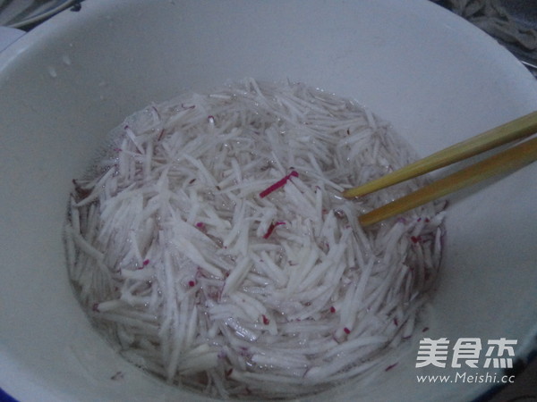 Steamed Dumplings with Radish Soba recipe