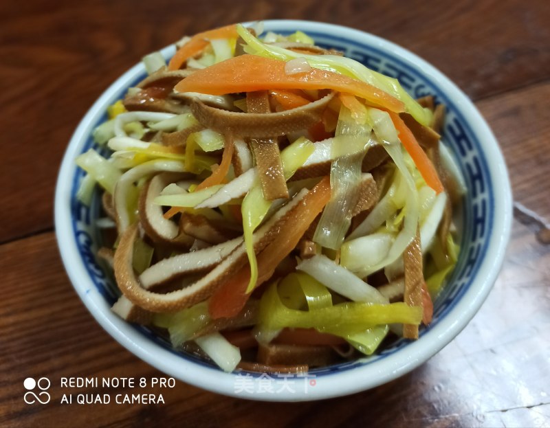 Stir-fried Dried Chives and Carrots with Tea recipe