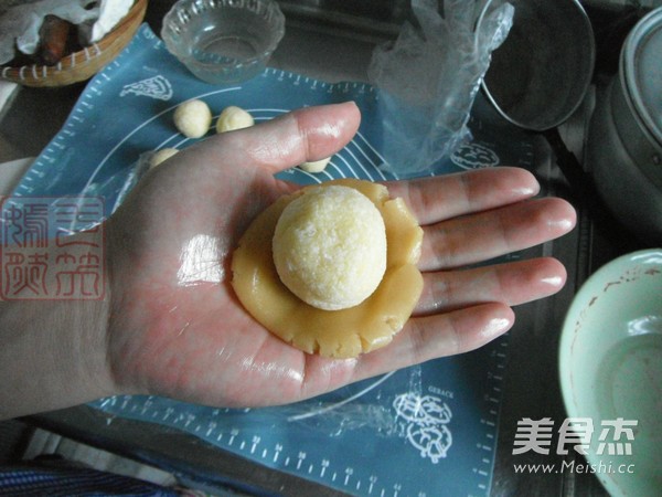 Cantonese Style Coconut Mooncake recipe