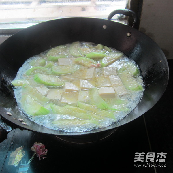 Tofu Loofah Soup recipe