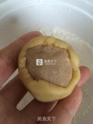 Cantonese-style Lotus Seed Paste Moon Cake recipe