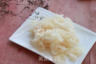 Tremella Snow Lotus Seed Soup recipe