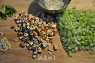 Sneak in The Middle of The Day to Make Lunch – The Small Boat Noodles (conchiglie) Loaded with Celery and Dried Fragrant Dried Celery recipe