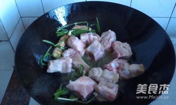 Stewed Pork Ribs with Matsutake recipe