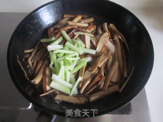 Stir-fried Dried Seeds with Celery, Tea and Mushrooms recipe