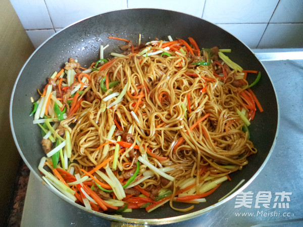 Cantonese Fried Noodles with Soy Sauce recipe