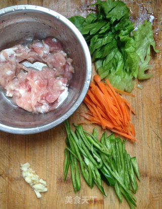 Fried Noodles with Shredded Pork and Vegetables recipe