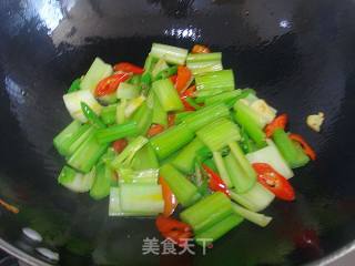 Stir-fried Bean Curd with Celery recipe