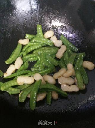 Stir-fried Water Chestnuts with Snow Pea recipe
