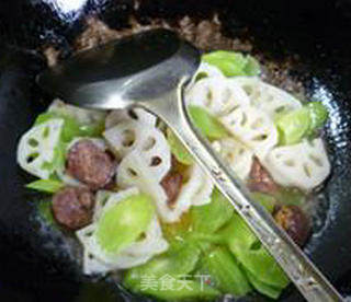 Stir-fried Lotus Root with Spicy Sausage and Lettuce recipe