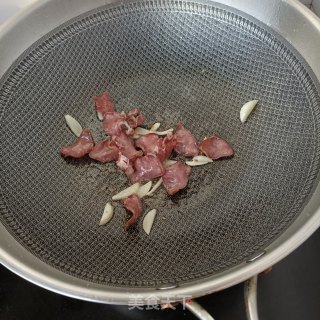 Stir-fried Portulaca Stem with Pork Tongue recipe