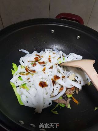 Stir-fried Hor Fun with Cabbage recipe