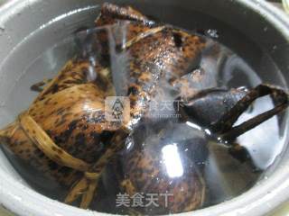 Glutinous Rice Dumplings with Peanuts and Raisins recipe