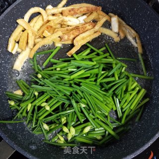 Stir-fried Dried Tofu with Leek and Moss recipe