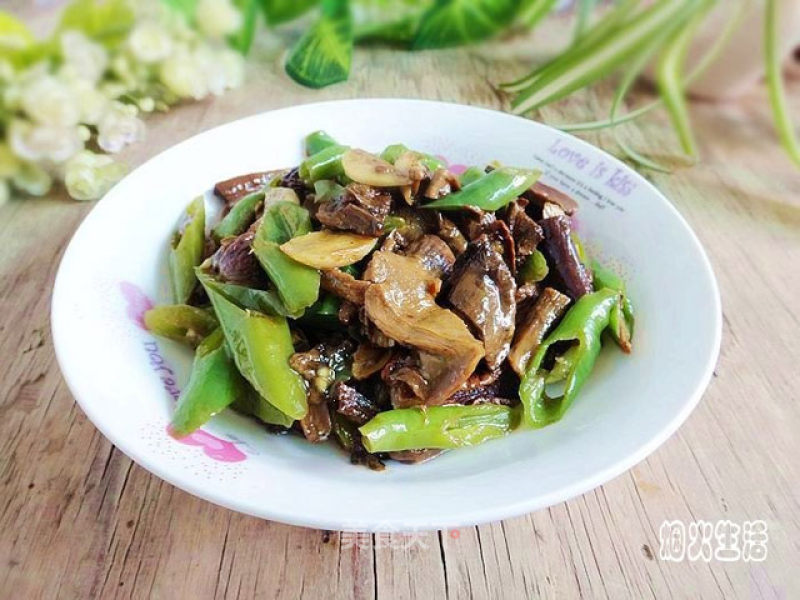 Stir-fried Porcini Mushrooms with Green Peppers recipe